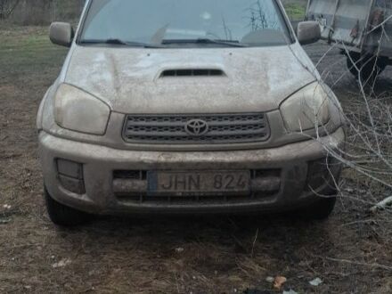 Серый Тойота РАВ 4, объемом двигателя 2 л и пробегом 400 тыс. км за 3600 $, фото 1 на Automoto.ua