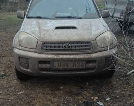 Серый Тойота РАВ 4, объемом двигателя 2 л и пробегом 400 тыс. км за 3600 $, фото 1 на Automoto.ua