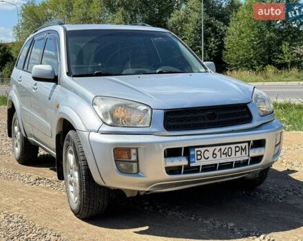 Серый Тойота РАВ 4, объемом двигателя 2 л и пробегом 300 тыс. км за 4250 $, фото 1 на Automoto.ua
