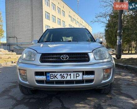 Серый Тойота РАВ 4, объемом двигателя 2 л и пробегом 254 тыс. км за 5800 $, фото 1 на Automoto.ua