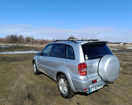Серый Тойота РАВ 4, объемом двигателя 2 л и пробегом 255 тыс. км за 6700 $, фото 1 на Automoto.ua