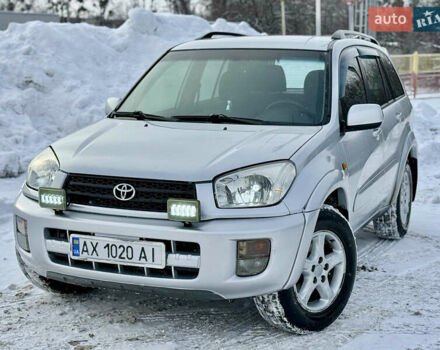 Серый Тойота РАВ 4, объемом двигателя 2 л и пробегом 238 тыс. км за 6750 $, фото 1 на Automoto.ua