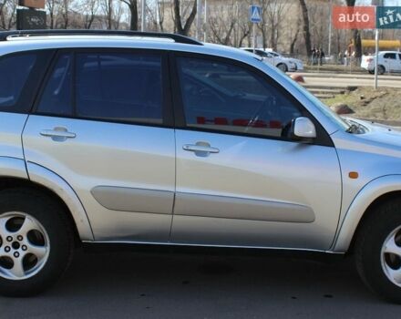 Серый Тойота РАВ 4, объемом двигателя 2 л и пробегом 158 тыс. км за 6500 $, фото 1 на Automoto.ua