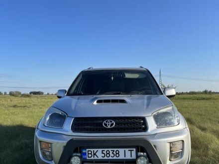 Серый Тойота РАВ 4, объемом двигателя 2 л и пробегом 340 тыс. км за 7200 $, фото 1 на Automoto.ua