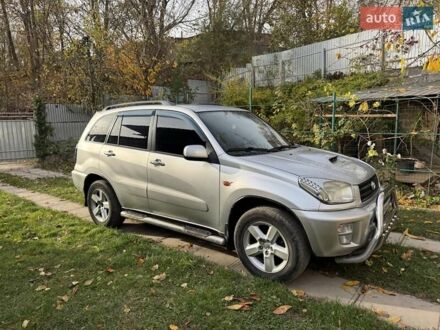 Серый Тойота РАВ 4, объемом двигателя 2 л и пробегом 285 тыс. км за 6500 $, фото 1 на Automoto.ua