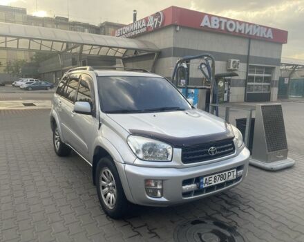 Серый Тойота РАВ 4, объемом двигателя 2 л и пробегом 210 тыс. км за 5850 $, фото 1 на Automoto.ua