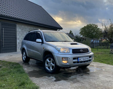 Серый Тойота РАВ 4, объемом двигателя 2 л и пробегом 400 тыс. км за 5700 $, фото 1 на Automoto.ua