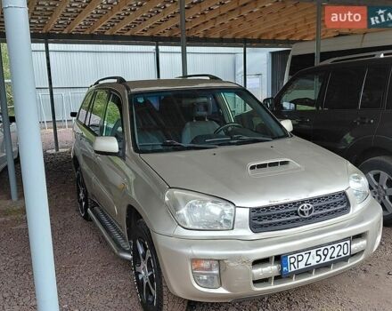 Серый Тойота РАВ 4, объемом двигателя 2 л и пробегом 200 тыс. км за 3900 $, фото 1 на Automoto.ua