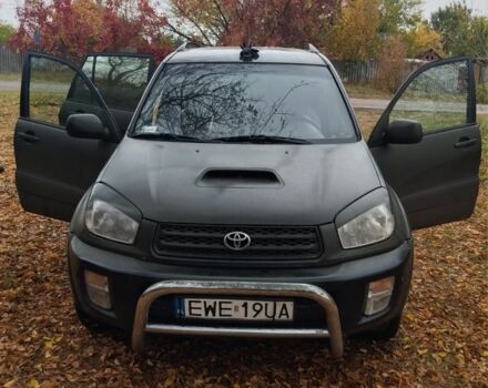 Серый Тойота РАВ 4, объемом двигателя 2 л и пробегом 400 тыс. км за 5000 $, фото 1 на Automoto.ua