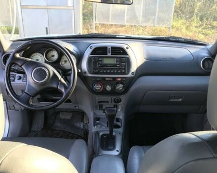 Серый Тойота РАВ 4, объемом двигателя 2 л и пробегом 117 тыс. км за 7400 $, фото 1 на Automoto.ua