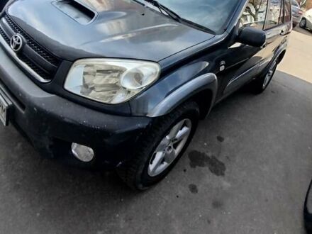 Серый Тойота РАВ 4, объемом двигателя 2 л и пробегом 300 тыс. км за 4200 $, фото 1 на Automoto.ua
