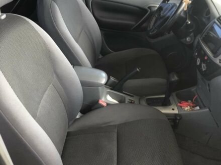 Сірий Тойота РАВ 4, об'ємом двигуна 2 л та пробігом 211 тис. км за 5500 $, фото 1 на Automoto.ua
