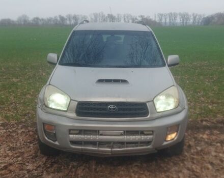 Серый Тойота РАВ 4, объемом двигателя 2 л и пробегом 200 тыс. км за 3450 $, фото 1 на Automoto.ua