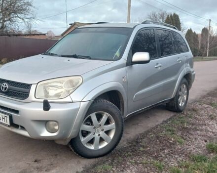 Серый Тойота РАВ 4, объемом двигателя 2 л и пробегом 280 тыс. км за 5900 $, фото 1 на Automoto.ua