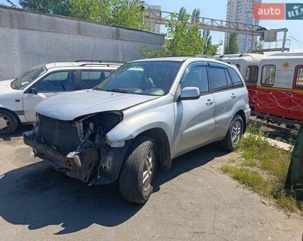 Серый Тойота РАВ 4, объемом двигателя 2 л и пробегом 300 тыс. км за 3300 $, фото 1 на Automoto.ua