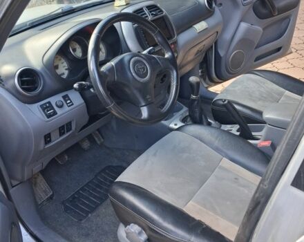 Сірий Тойота РАВ 4, об'ємом двигуна 2 л та пробігом 440 тис. км за 5843 $, фото 1 на Automoto.ua