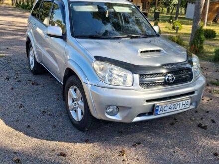 Серый Тойота РАВ 4, объемом двигателя 2 л и пробегом 245 тыс. км за 7800 $, фото 1 на Automoto.ua
