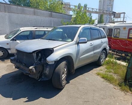 Серый Тойота РАВ 4, объемом двигателя 2 л и пробегом 300 тыс. км за 3022 $, фото 1 на Automoto.ua