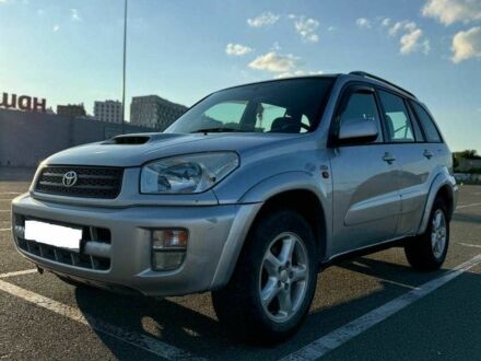 Сірий Тойота РАВ 4, об'ємом двигуна 2 л та пробігом 267 тис. км за 3106 $, фото 1 на Automoto.ua