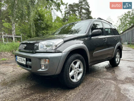 Тойота РАВ 4 2003 в Киеве на Automoto.ua Серый Тойота РАВ 4, объемом двигателя 2 л и пробегом 275 тыс. км за 6700 $, фото 1 на Automoto.ua