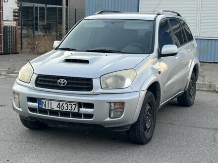 Серый Тойота РАВ 4, объемом двигателя 2 л и пробегом 280 тыс. км за 4014 $, фото 1 на Automoto.ua