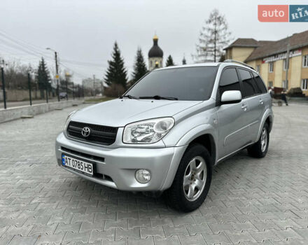 Серый Тойота РАВ 4, объемом двигателя 2 л и пробегом 286 тыс. км за 6200 $, фото 1 на Automoto.ua