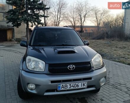 Серый Тойота РАВ 4, объемом двигателя 2 л и пробегом 380 тыс. км за 7000 $, фото 1 на Automoto.ua