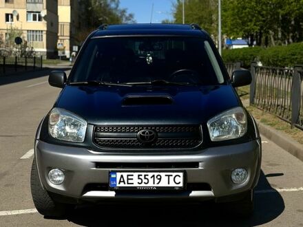 Тойота РАВ 4 2004 в Никополе на Automoto.ua Серый Тойота РАВ 4, объемом двигателя 2 л и пробегом 350 тыс. км за 7500 $, фото 1 на Automoto.ua