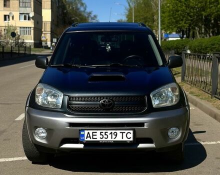 Серый Тойота РАВ 4, объемом двигателя 2 л и пробегом 350 тыс. км за 7500 $, фото 1 на Automoto.ua