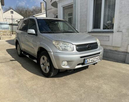 Серый Тойота РАВ 4, объемом двигателя 2 л и пробегом 304 тыс. км за 5999 $, фото 1 на Automoto.ua