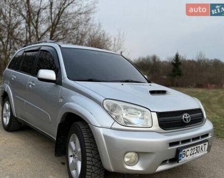 Серый Тойота РАВ 4, объемом двигателя 2 л и пробегом 340 тыс. км за 5500 $, фото 1 на Automoto.ua