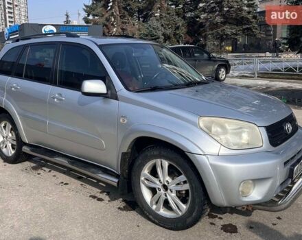 Серый Тойота РАВ 4, объемом двигателя 2 л и пробегом 220 тыс. км за 7000 $, фото 1 на Automoto.ua
