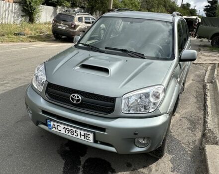 Серый Тойота РАВ 4, объемом двигателя 2 л и пробегом 320 тыс. км за 4000 $, фото 1 на Automoto.ua