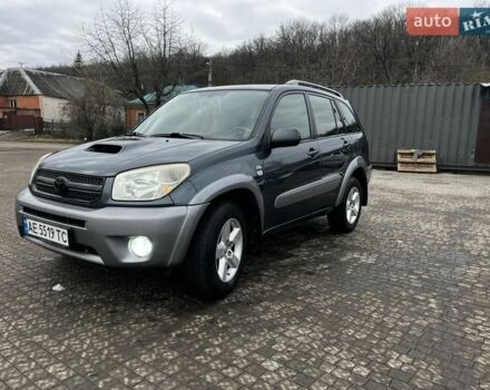 Серый Тойота РАВ 4, объемом двигателя 2 л и пробегом 360 тыс. км за 7200 $, фото 1 на Automoto.ua