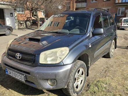 Тойота РАВ 4 2004 в Котельве на Automoto.ua Серый Тойота РАВ 4, объемом двигателя 2 л и пробегом 225 тыс. км за 6000 $, фото 1 на Automoto.ua