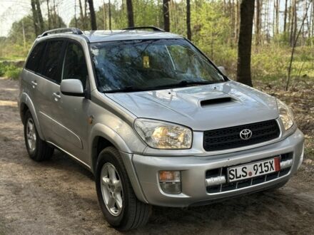 Тойота РАВ 4 2004 у Рівному на Automoto.ua Сірий Тойота РАВ 4, об'ємом двигуна 2 л та пробігом 350 тис. км за 3400 $, фото 1 на Automoto.ua