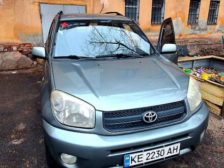 Серый Тойота РАВ 4, объемом двигателя 2 л и пробегом 300 тыс. км за 9500 $, фото 1 на Automoto.ua