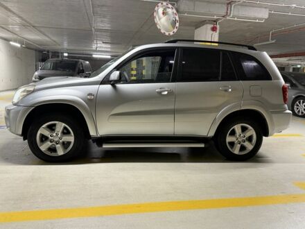 Серый Тойота РАВ 4, объемом двигателя 2 л и пробегом 227 тыс. км за 4500 $, фото 1 на Automoto.ua
