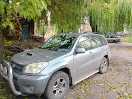 Тойота РАВ 4 2004 в Славянске на Automoto.ua Серый Тойота РАВ 4, объемом двигателя 0 л и пробегом 311 тыс. км за 4000 $, фото 1 на Automoto.ua