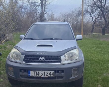Серый Тойота РАВ 4, объемом двигателя 2 л и пробегом 300 тыс. км за 3500 $, фото 1 на Automoto.ua