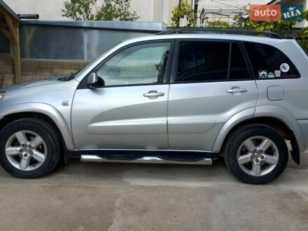 Серый Тойота РАВ 4, объемом двигателя 2 л и пробегом 304 тыс. км за 6600 $, фото 1 на Automoto.ua