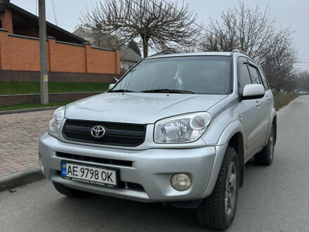 Серый Тойота РАВ 4, объемом двигателя 2 л и пробегом 300 тыс. км за 7000 $, фото 1 на Automoto.ua