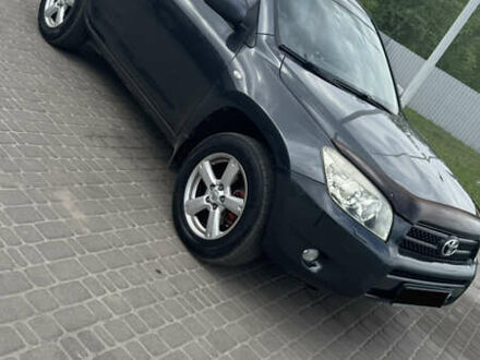 Тойота РАВ 4 2005 в Бердичеве на Automoto.ua Серый Тойота РАВ 4, объемом двигателя 1.99 л и пробегом 189 тыс. км за 10500 $, фото 1 на Automoto.ua