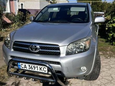 Серый Тойота РАВ 4, объемом двигателя 2.23 л и пробегом 185 тыс. км за 7800 $, фото 1 на Automoto.ua