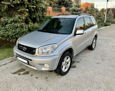 Серый Тойота РАВ 4, объемом двигателя 2 л и пробегом 225 тыс. км за 8900 $, фото 1 на Automoto.ua