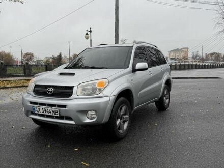 Серый Тойота РАВ 4, объемом двигателя 2 л и пробегом 312 тыс. км за 8000 $, фото 1 на Automoto.ua