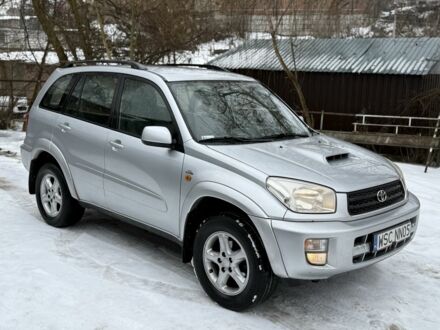 Серый Тойота РАВ 4, объемом двигателя 2 л и пробегом 285 тыс. км за 3500 $, фото 1 на Automoto.ua