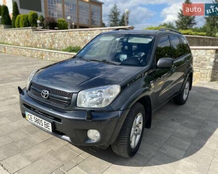 Серый Тойота РАВ 4, объемом двигателя 2 л и пробегом 257 тыс. км за 8800 $, фото 1 на Automoto.ua