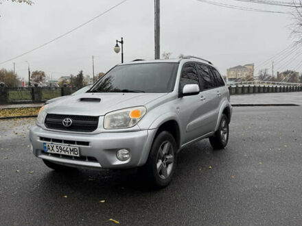 Серый Тойота РАВ 4, объемом двигателя 2 л и пробегом 312 тыс. км за 8500 $, фото 1 на Automoto.ua