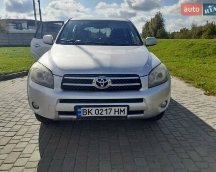Сірий Тойота РАВ 4, об'ємом двигуна 2.2 л та пробігом 238 тис. км за 8000 $, фото 1 на Automoto.ua